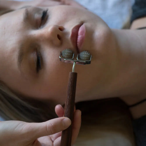 Nº307 Double Yang Facial Roller with wooden handle and silver balls